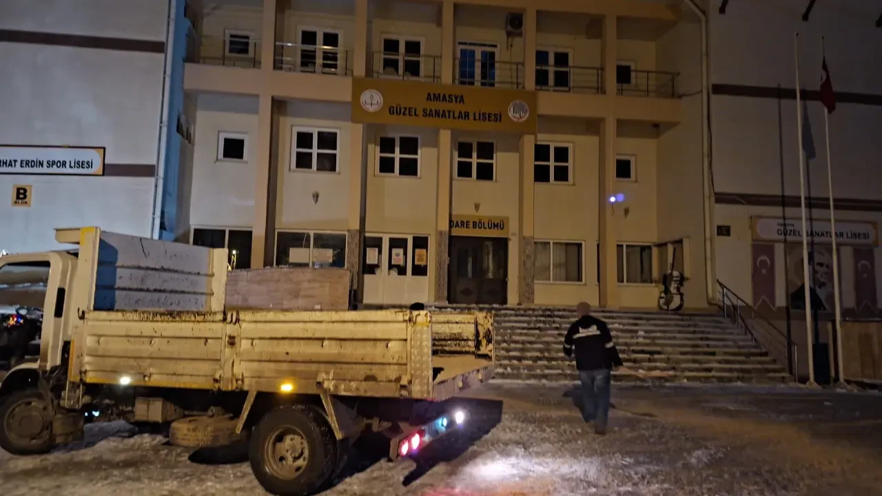 Amasya’da Okul Bahçelerinde Karla Mücadele 5