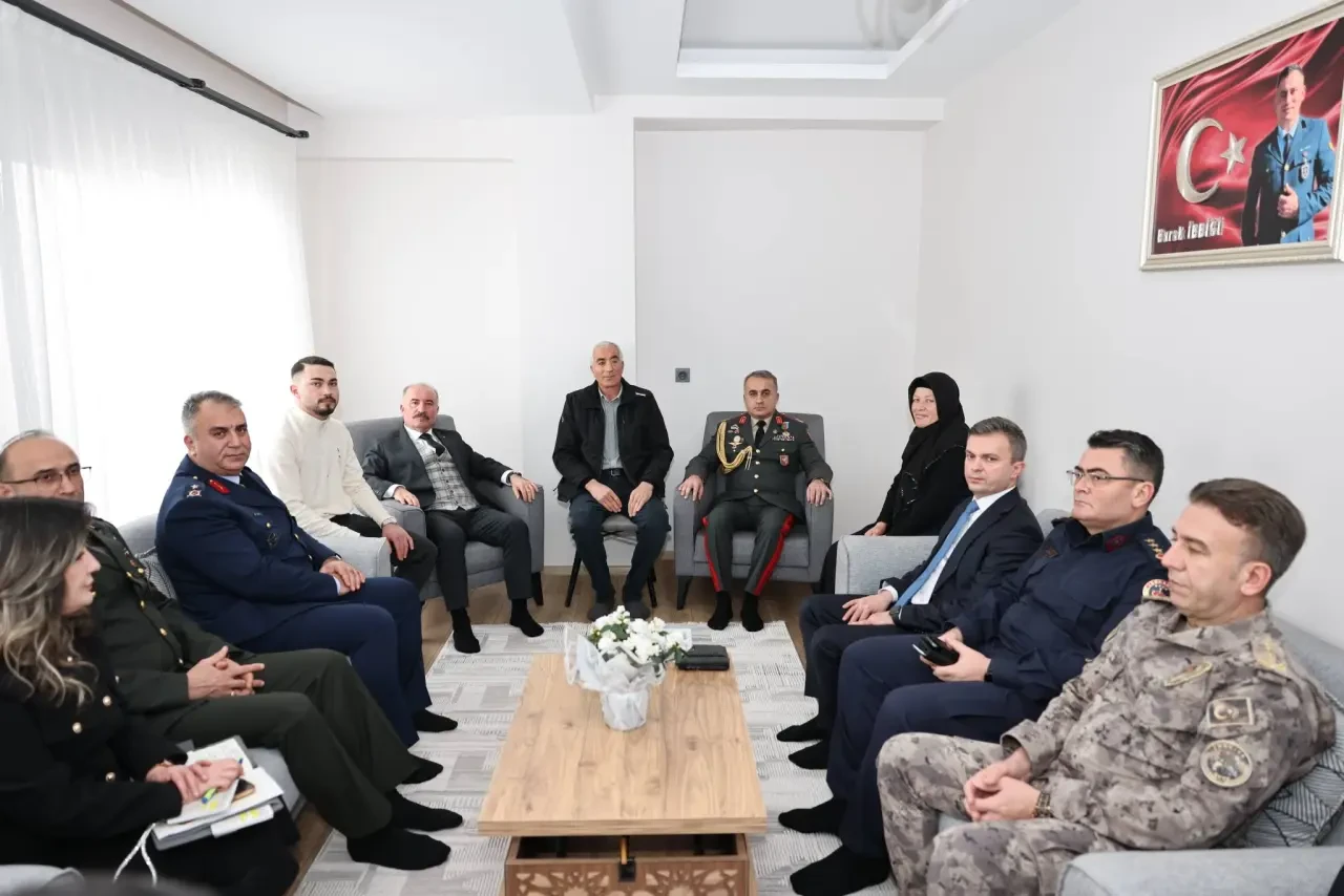 Bir Millet, İki Devlet: Acıda Tek Yürek 1