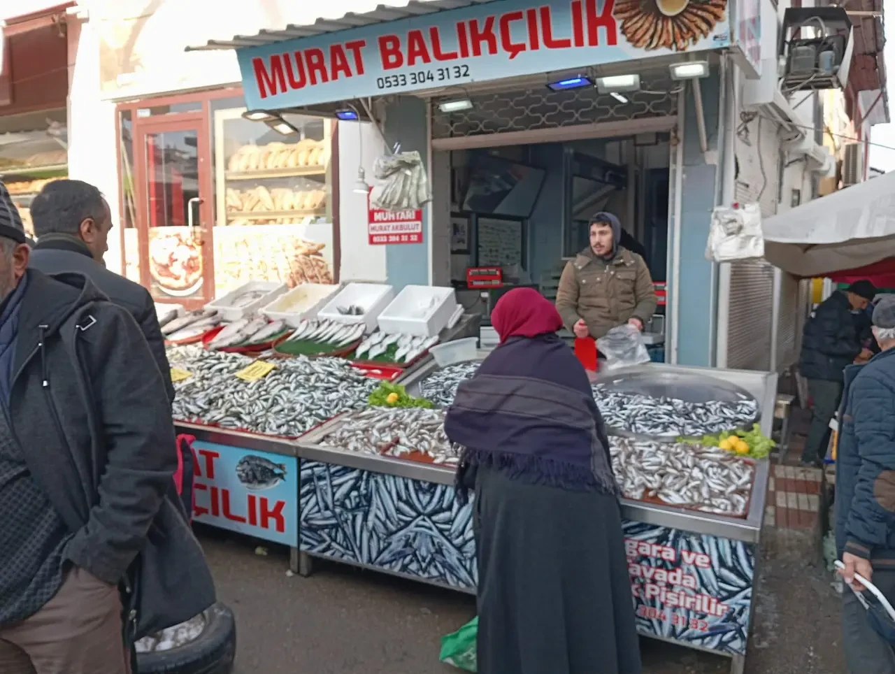 Merzifon’da Soğuk Hava Pazarı Vurdu: Tezgahlar Seyrek, Hamsi Fiyatı Yükseldi 3