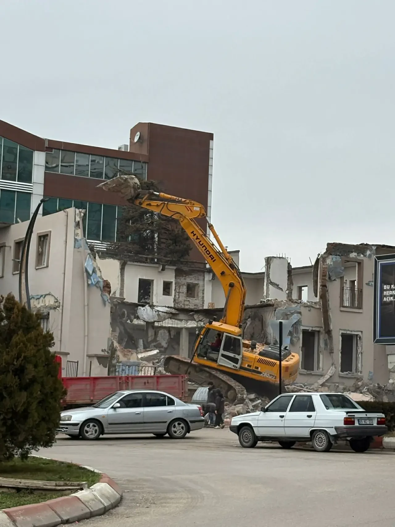 Merzifon’a  Modern Banka İçin İlk Kazma Vuruldu 1