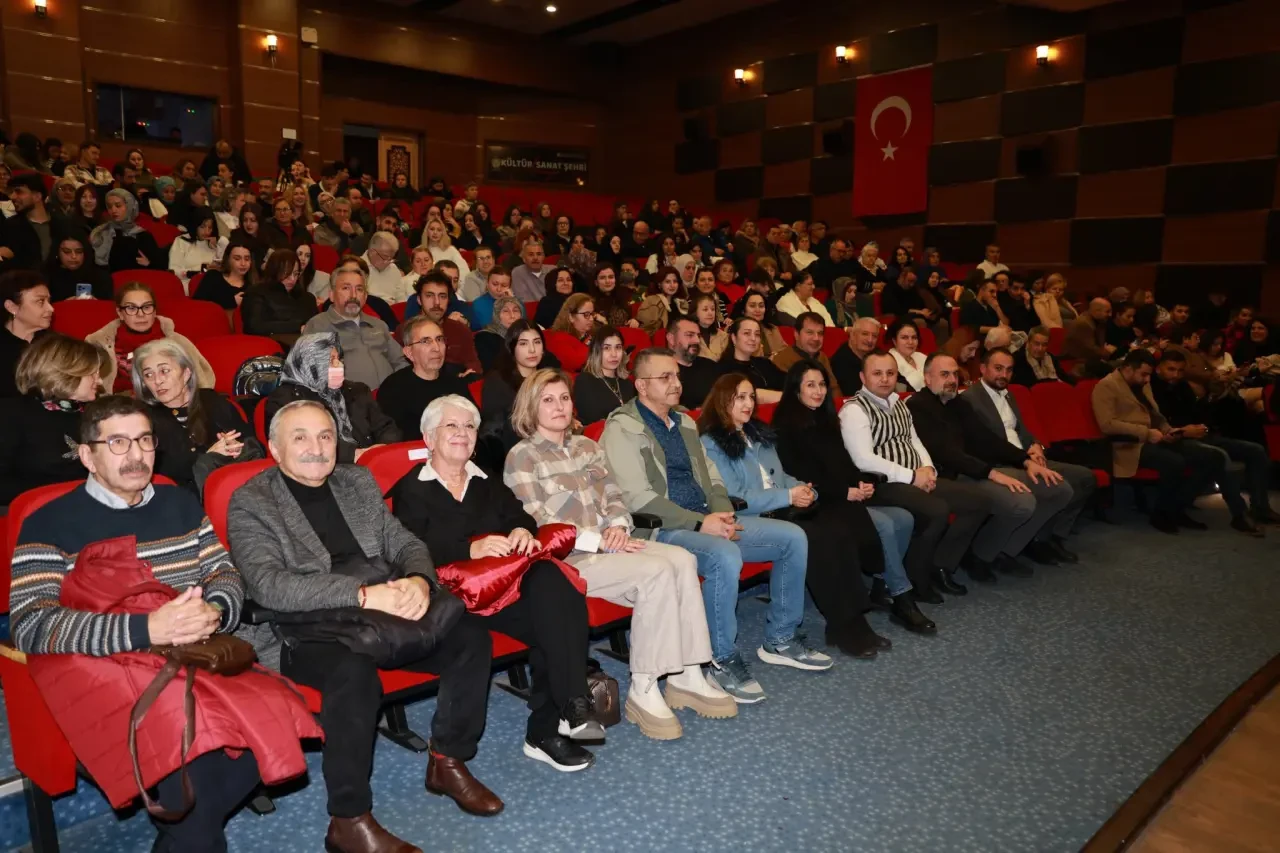 Başkan Sevindi’den Tiyatroya Tam Destek 2