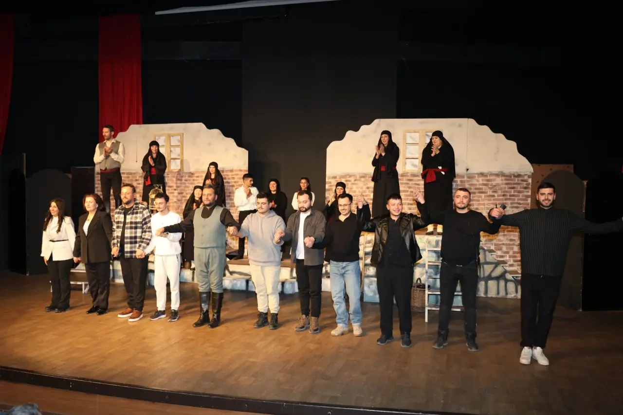 Başkan Sevindi’den Tiyatroya Tam Destek 3