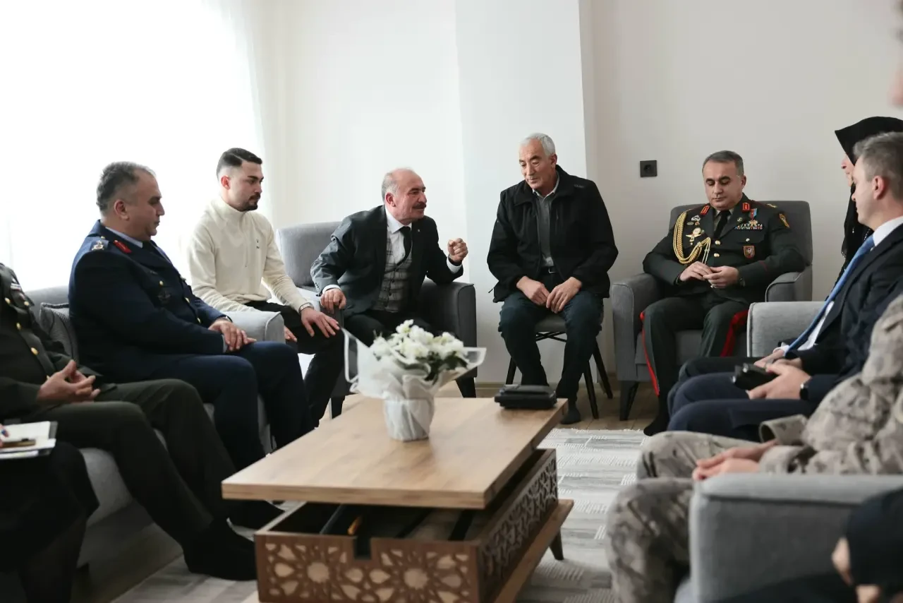 Bir Millet, İki Devlet: Acıda Tek Yürek 4