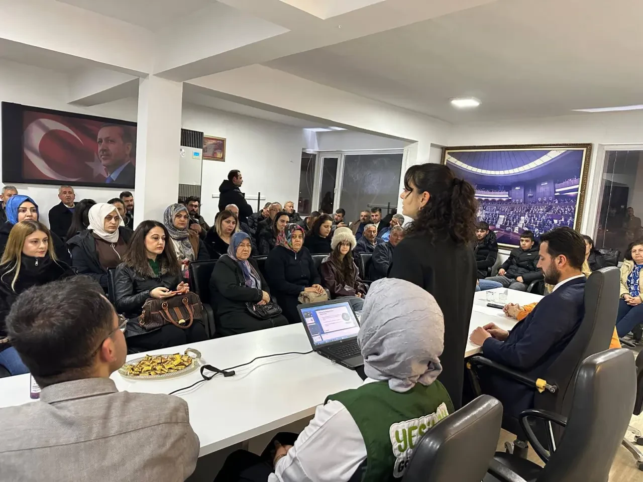 AK Parti Merzifon’da Hem Toplantı Hem Eğitim 4