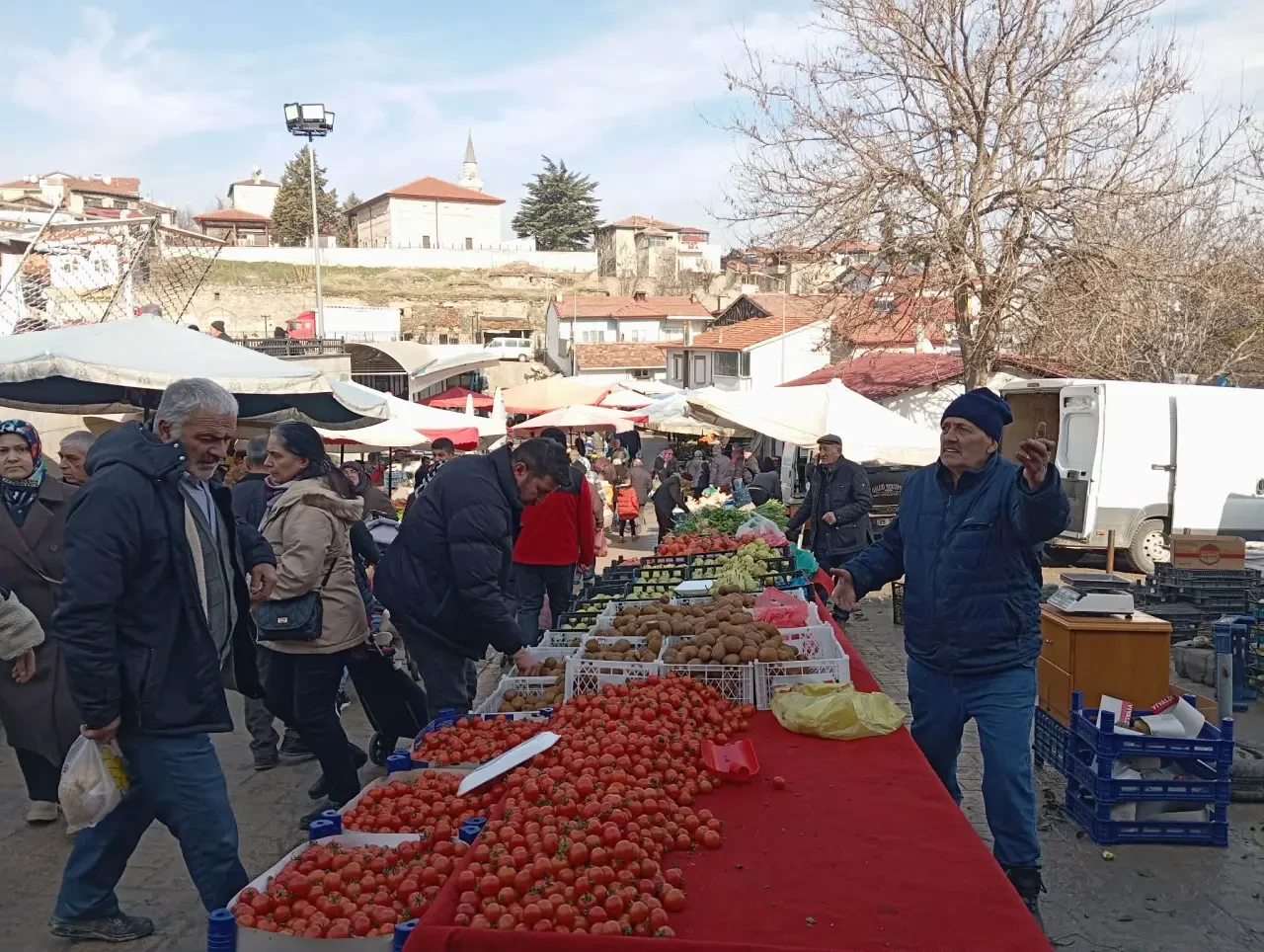 Halk Pazarında Sıcak Hava Hareketliliği 2