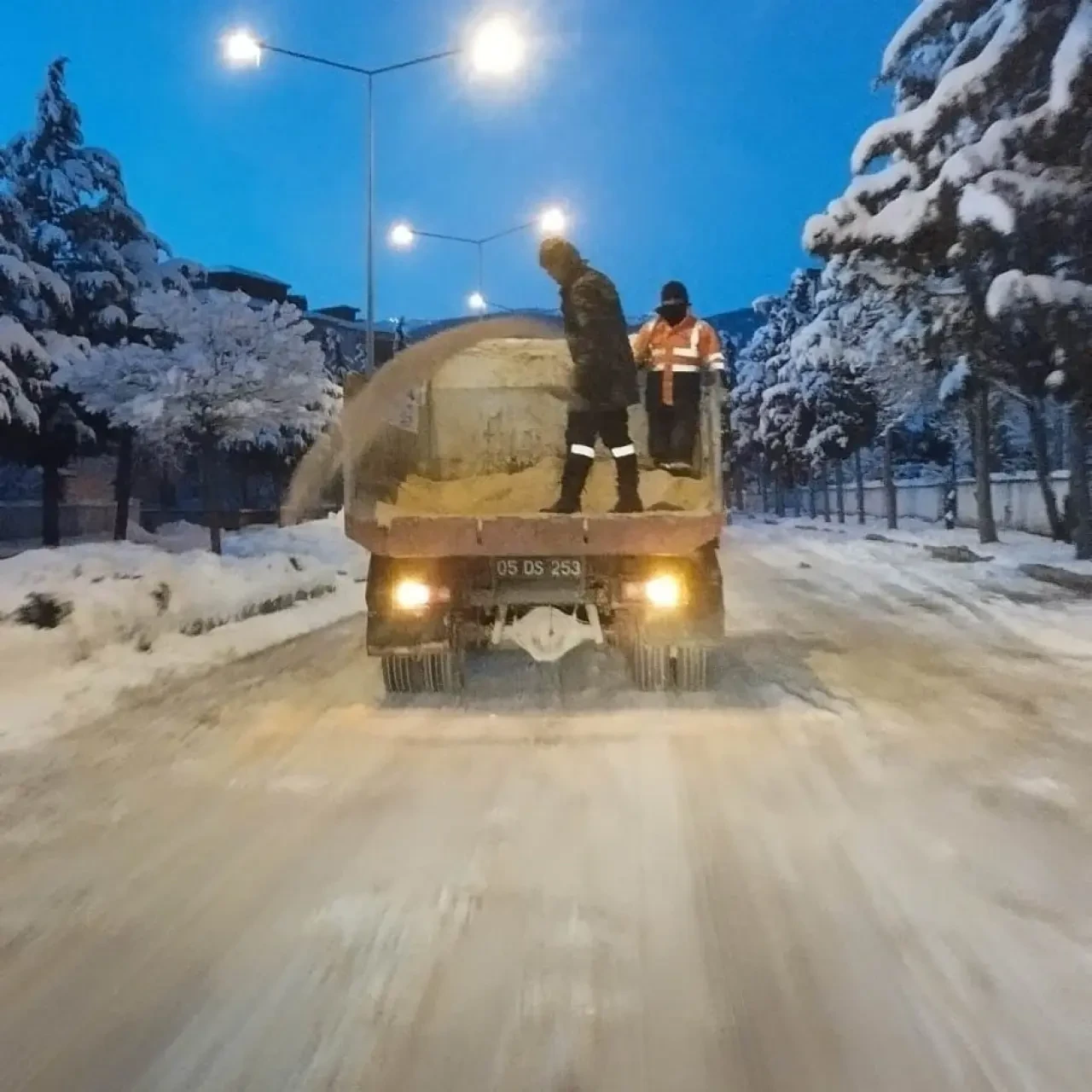 Merzifon’da Kar ve Buzla Gece Gündüz Mücadele 1