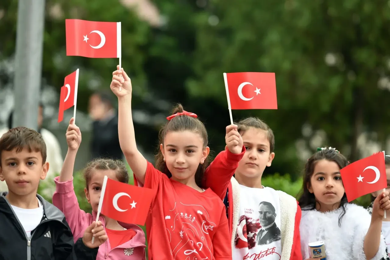 Okullarda İkinci Dönem Türk Bayraklarıyla Karşılanacak! 2
