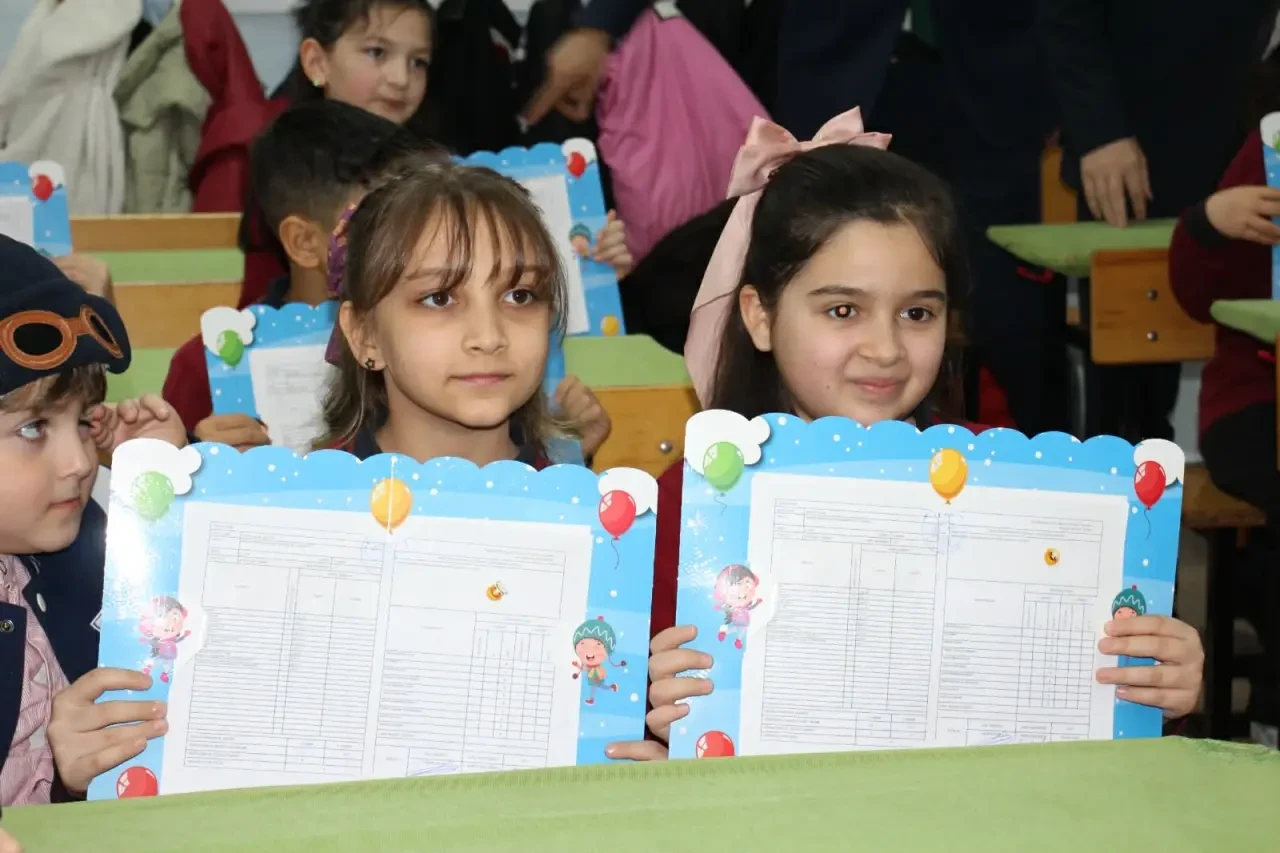 Sınıflarda Karne Heyecanı Yaşandı 1