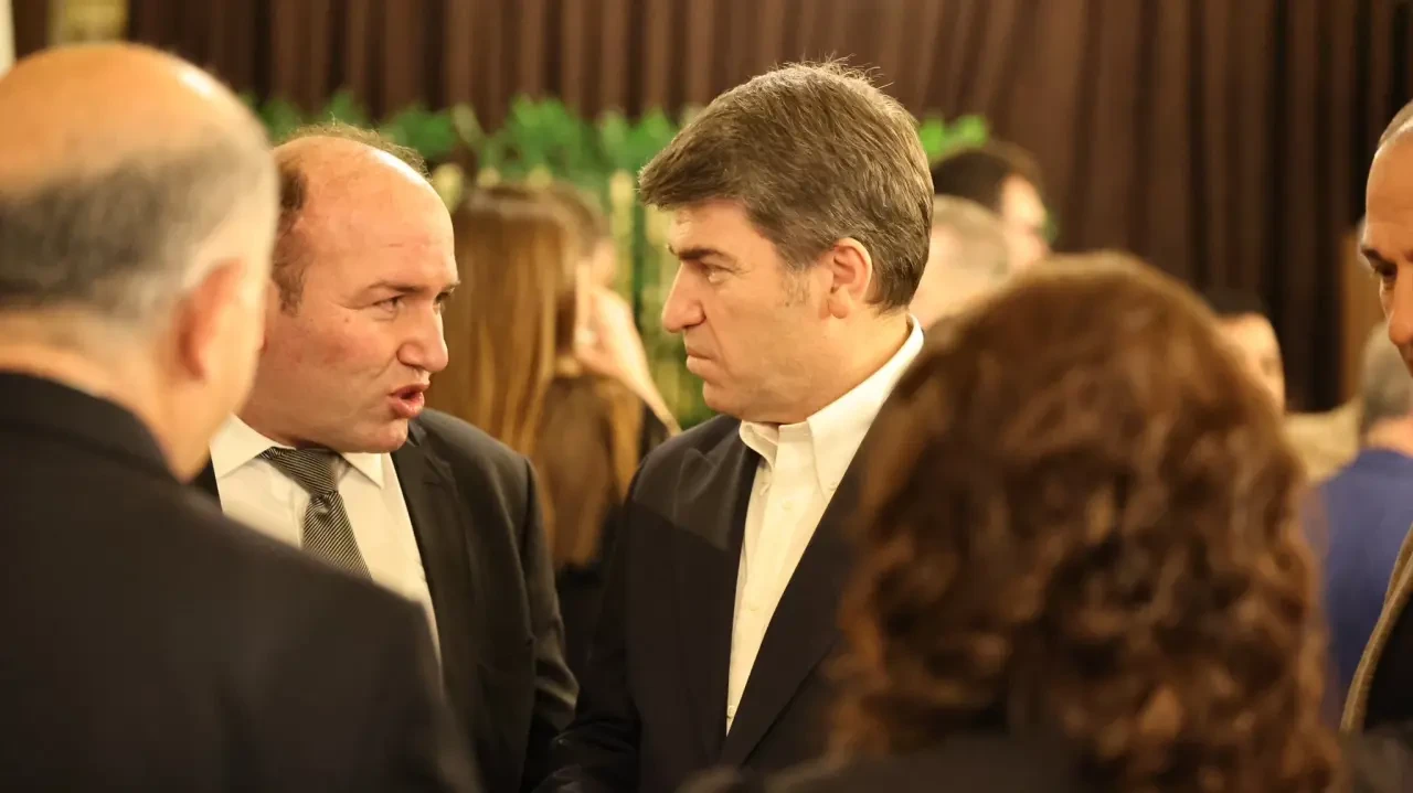 Vali Bakan, Restaurant Açılışında 2