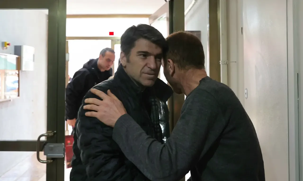 Vali Bakan’dan Depremzede Aileye Ziyaret 1