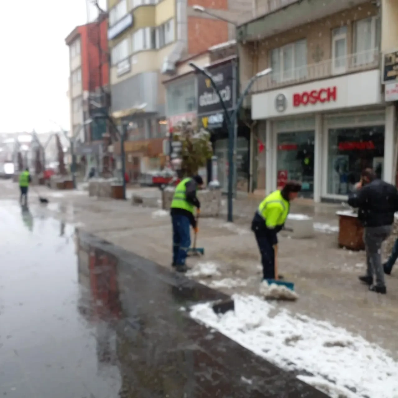 Merzifon Belediye Ekipleri Kar ve Buzla Mücadelede Alarmda 5