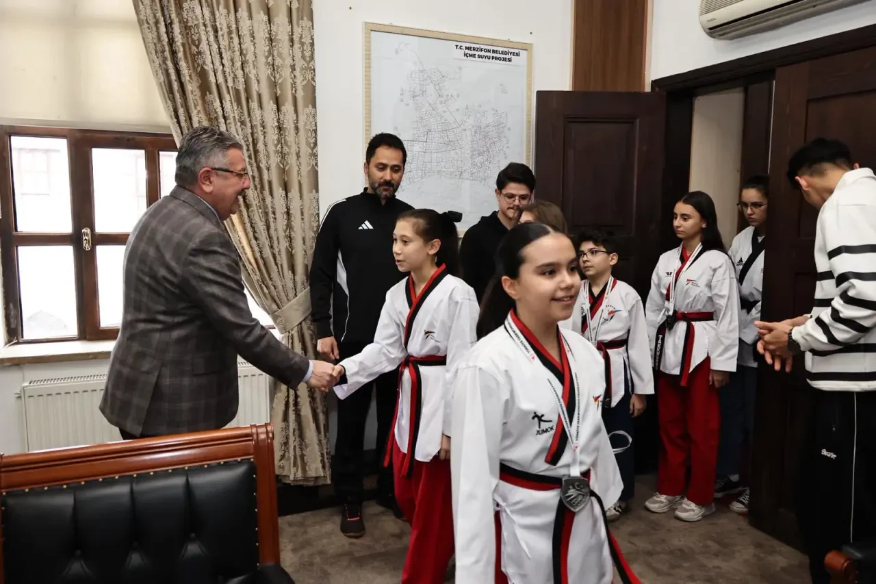 Sporun Kalbi Merzifon’da Atıyor: Taekwondo Takımı Belediyede 4
