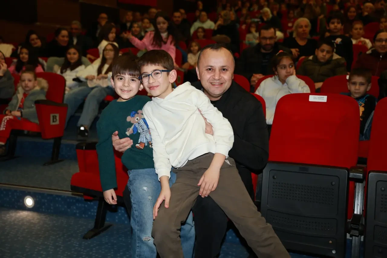 Amasya’da Hacivat ile Karagöz Çocuklarla Buluştu 10