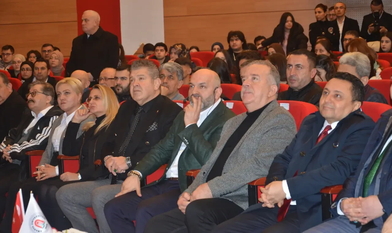 RTÜK Üyesi Hasan Davulcu Amasya Üniversitesi Öğrencileriyle 3