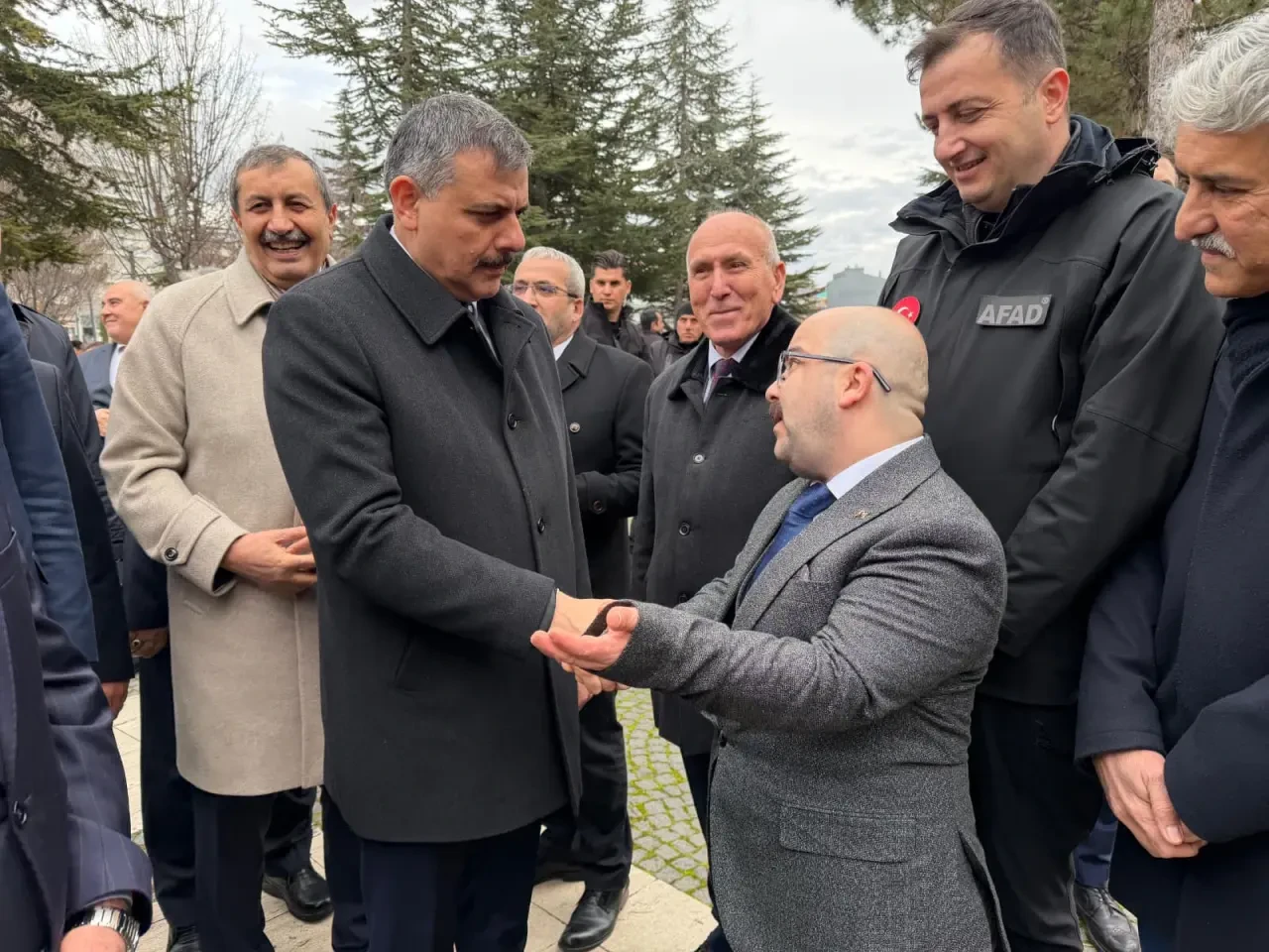 BAKAN ÇİFTÇİ’Yİ “MANEVİ  BABAM” DİYE KARŞILADI 1