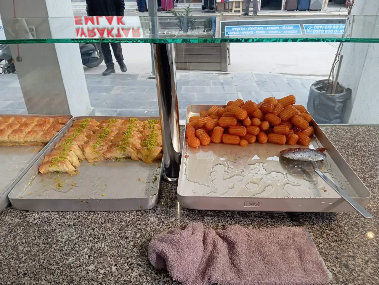 Bakan Çok, Alan Yok! 3