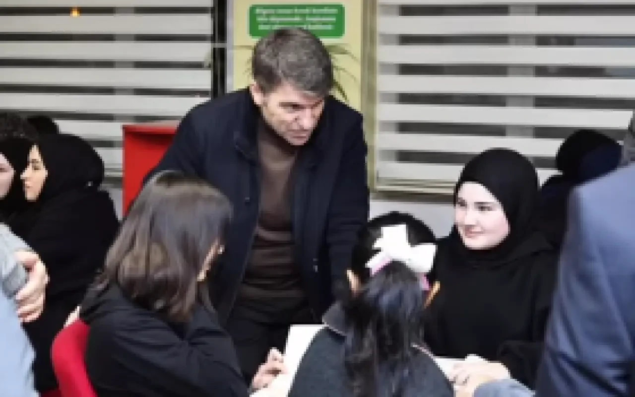 Amasya Valisi Bakan Öğrencilerle Kitap Okudu 1