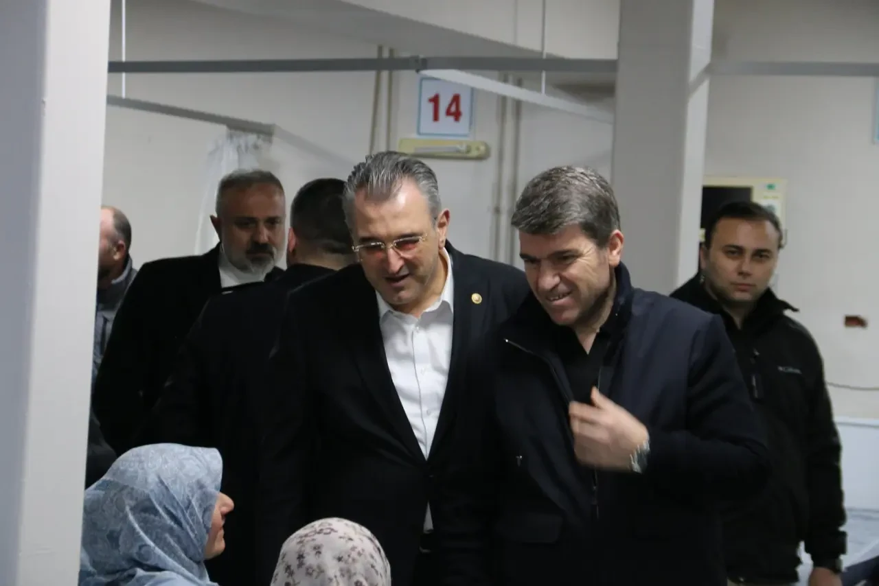 Amasya Valisi Bakan ve Amasya Milletvekillerinden Hastalara Moral 1