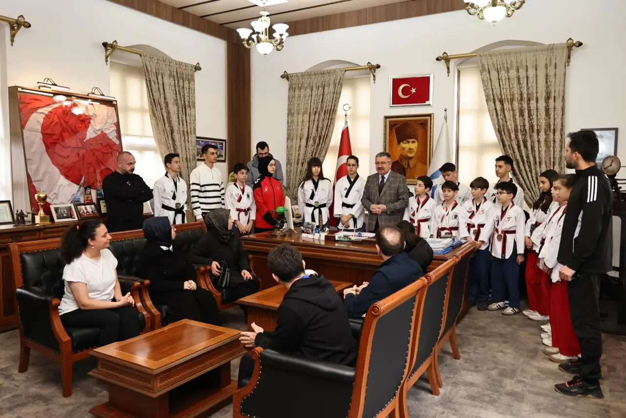 Sporun Kalbi Merzifon’da Atıyor: Taekwondo Takımı Belediyede 1