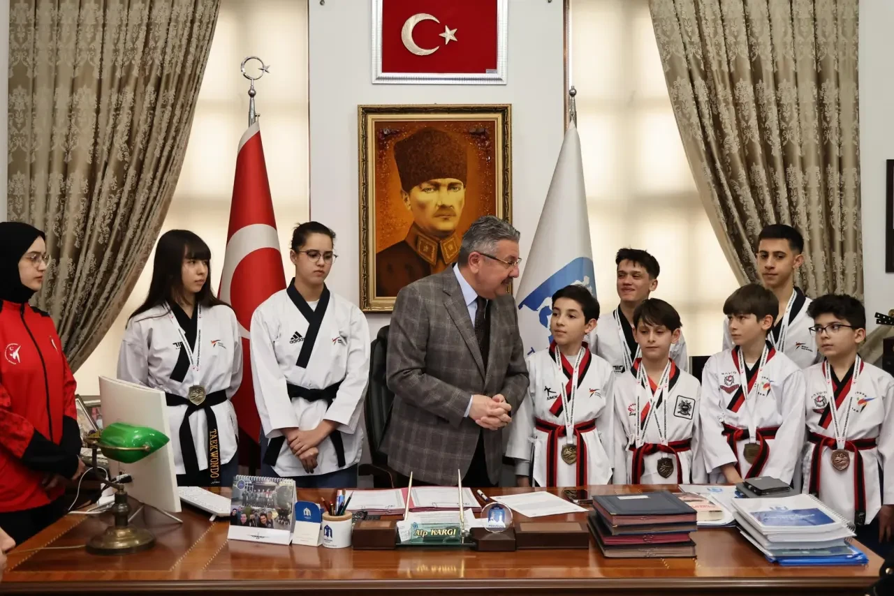 Sporun Kalbi Merzifon’da Atıyor: Taekwondo Takımı Belediyede 5