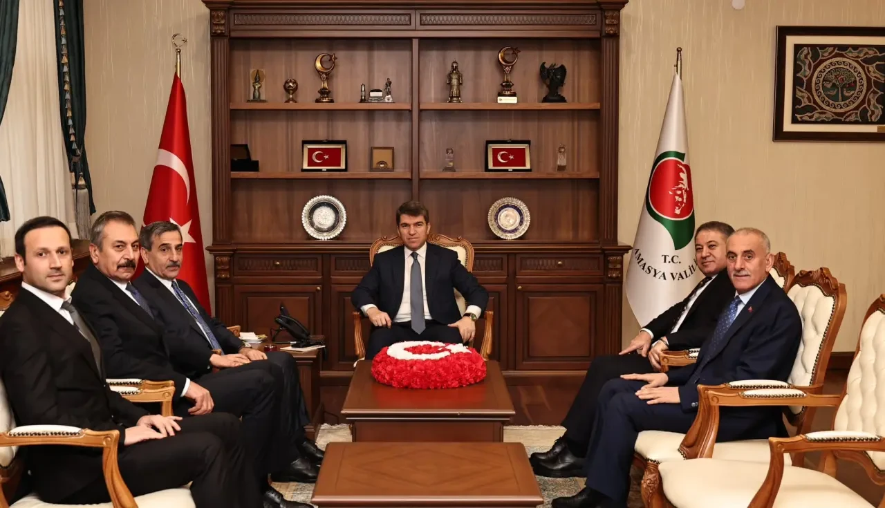 Amasya Valisi Önder Bakan’a Kurum ve Sendika Çıkarması 3