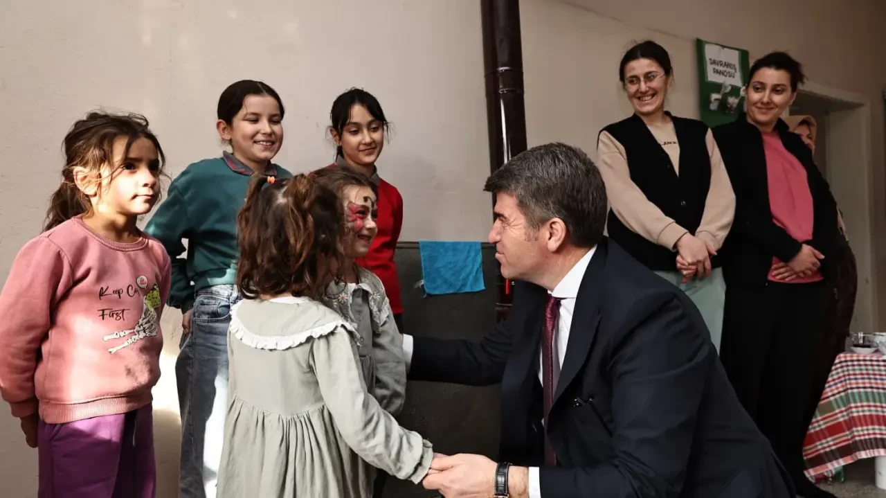 Amasya Valisi Önder Bakan Köy Okulunda 2