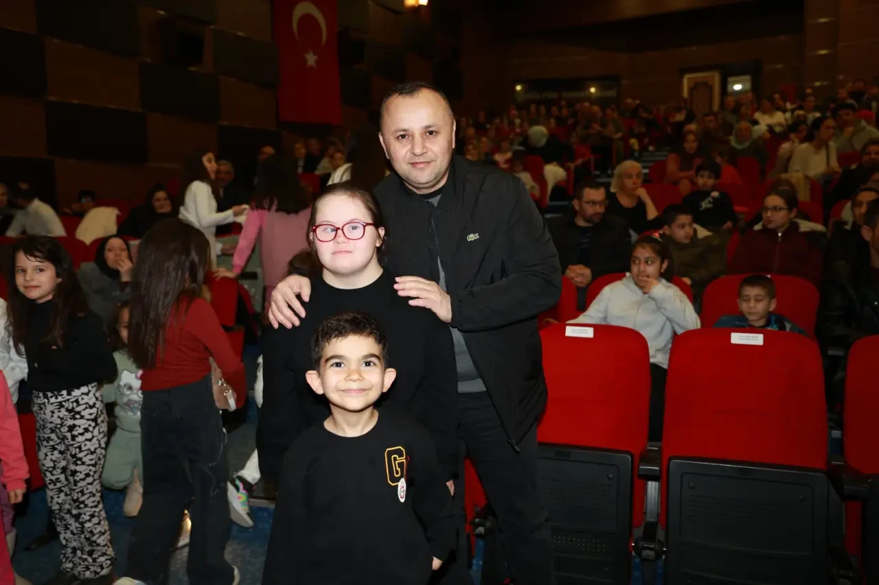 Amasya’da Hacivat ile Karagöz Çocuklarla Buluştu 2