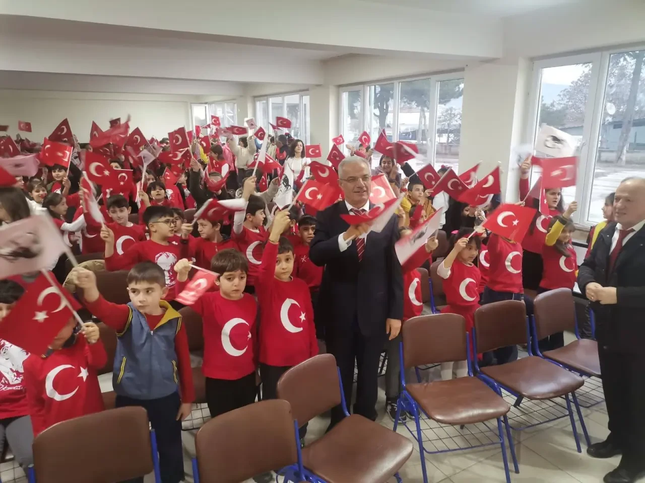 Merzifon’da İlk Ders Bayrak Sevgisiyle Başladı 4