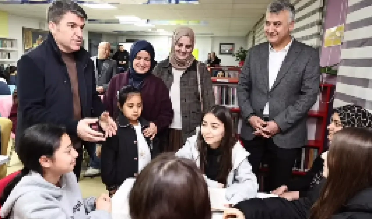 Amasya Valisi Bakan Öğrencilerle Kitap Okudu 4