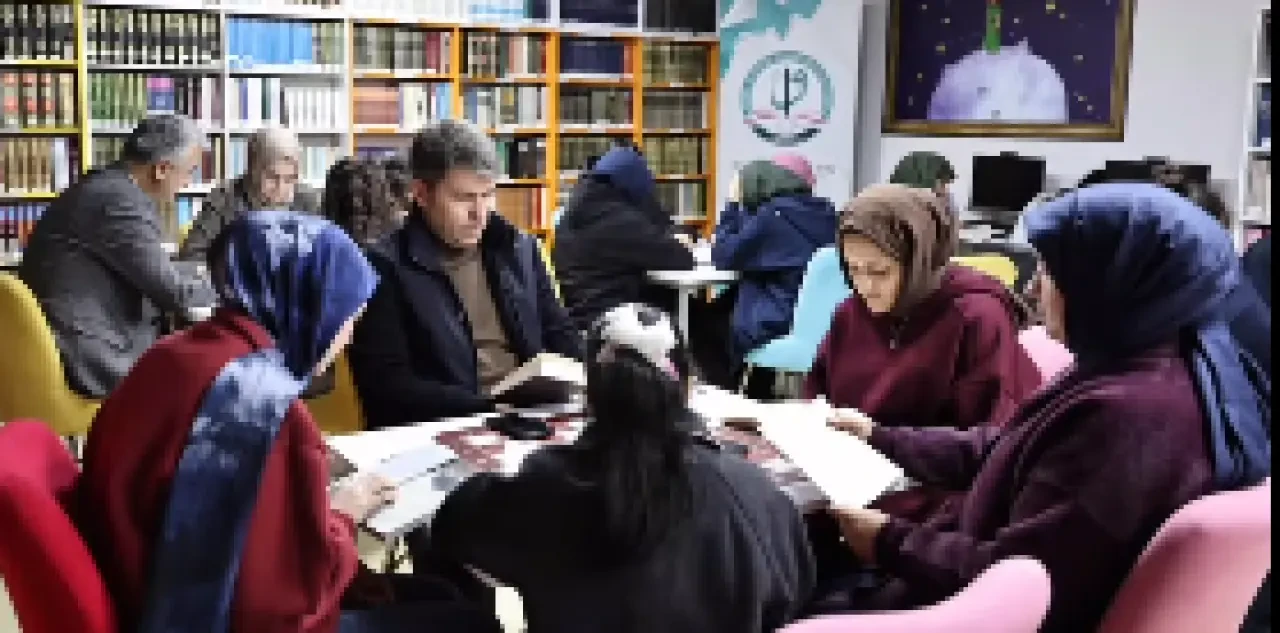 Amasya Valisi Bakan Öğrencilerle Kitap Okudu 5