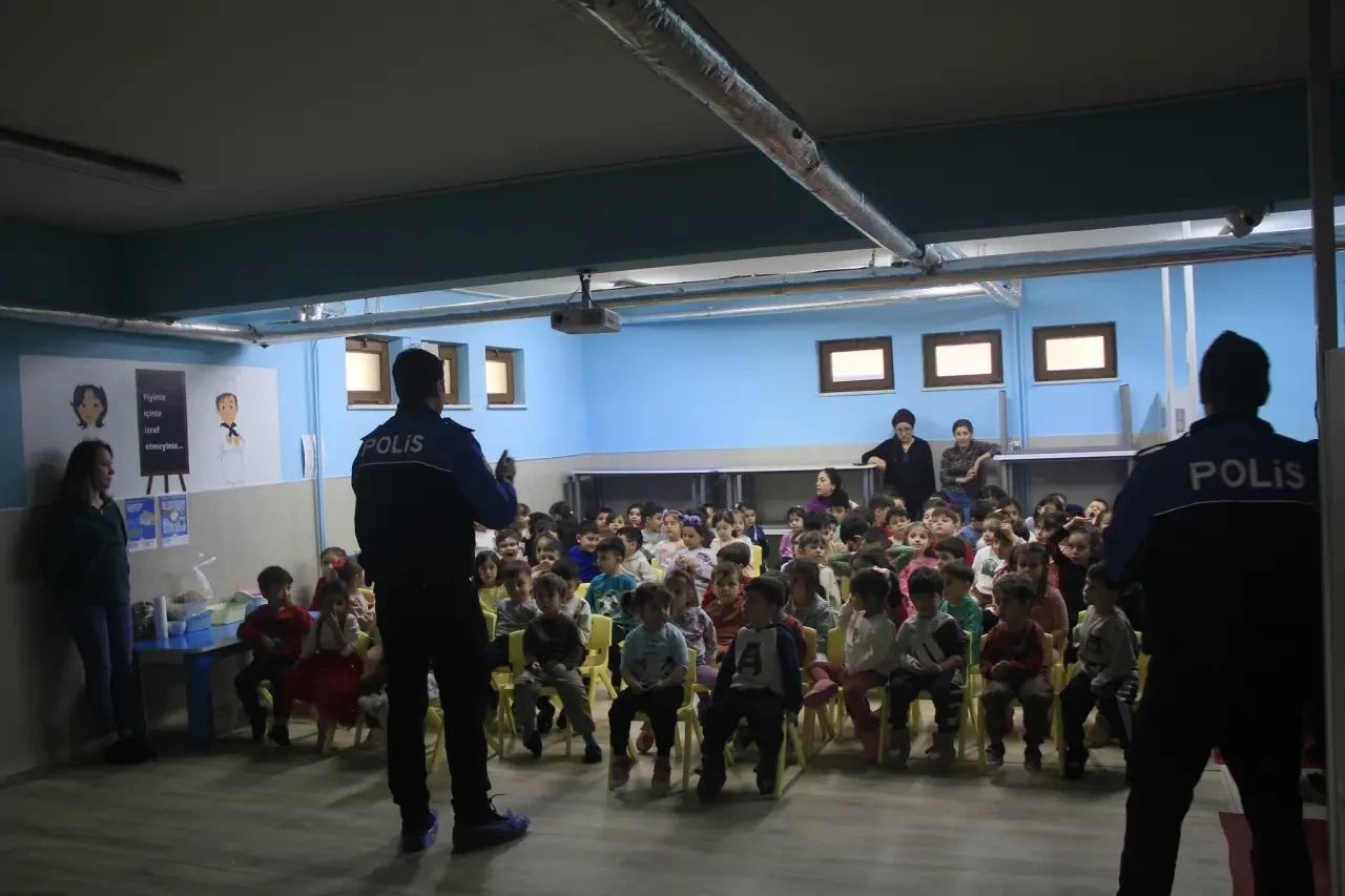 Amasya’da Minikler İçin Sahada Polis Var 5