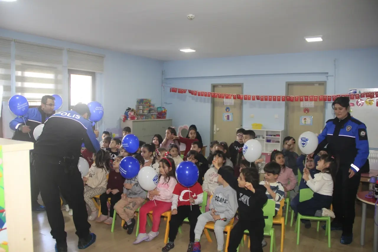 Amasya’da Minikler İçin Sahada Polis Var 3