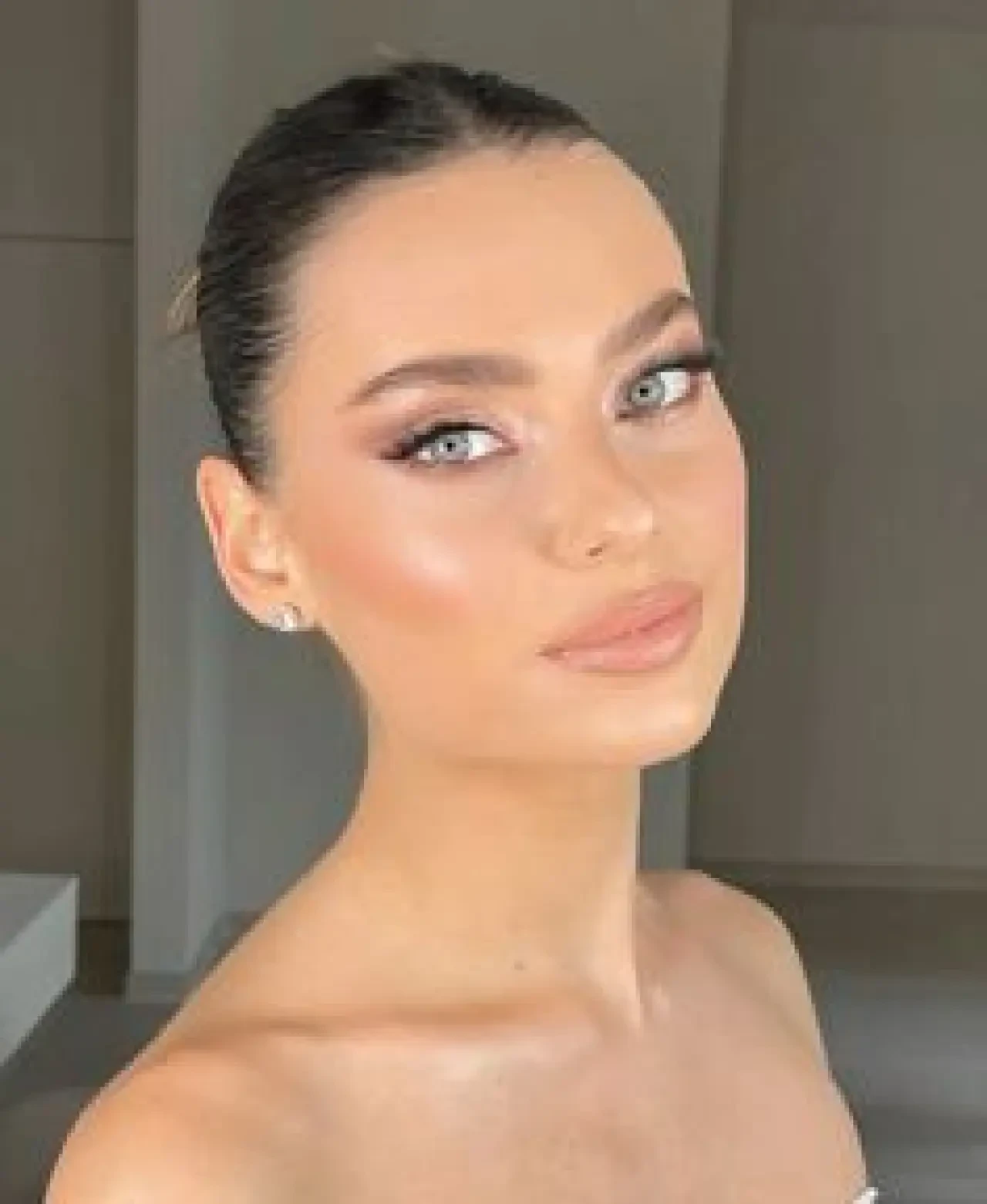 2026 Gelin Makyajı Trendleri: Doğallık, Işıltı ve Zamansız Şıklık Ön Planda 3