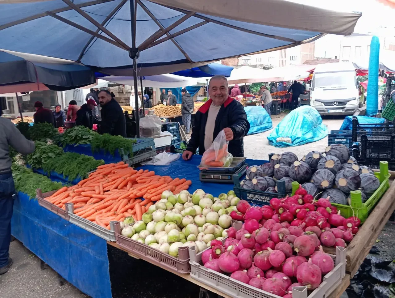 Vatandaş Halk Pazarından Şaşmıyor! 2