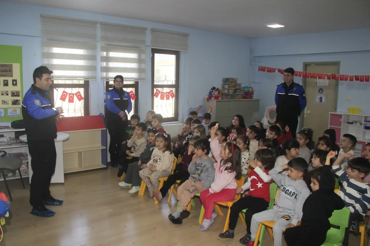 Amasya’da Minikler İçin Sahada Polis Var 2