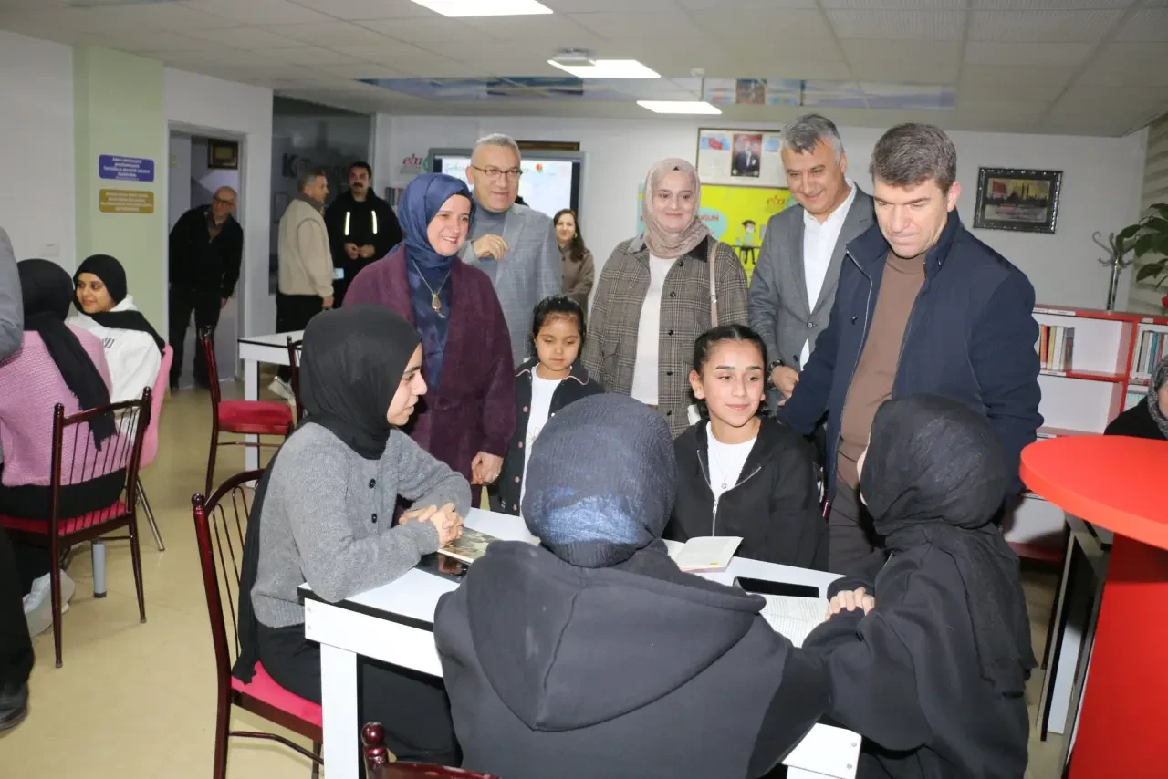Amasya Valisi Bakan Öğrencilerle Kitap Okudu 3
