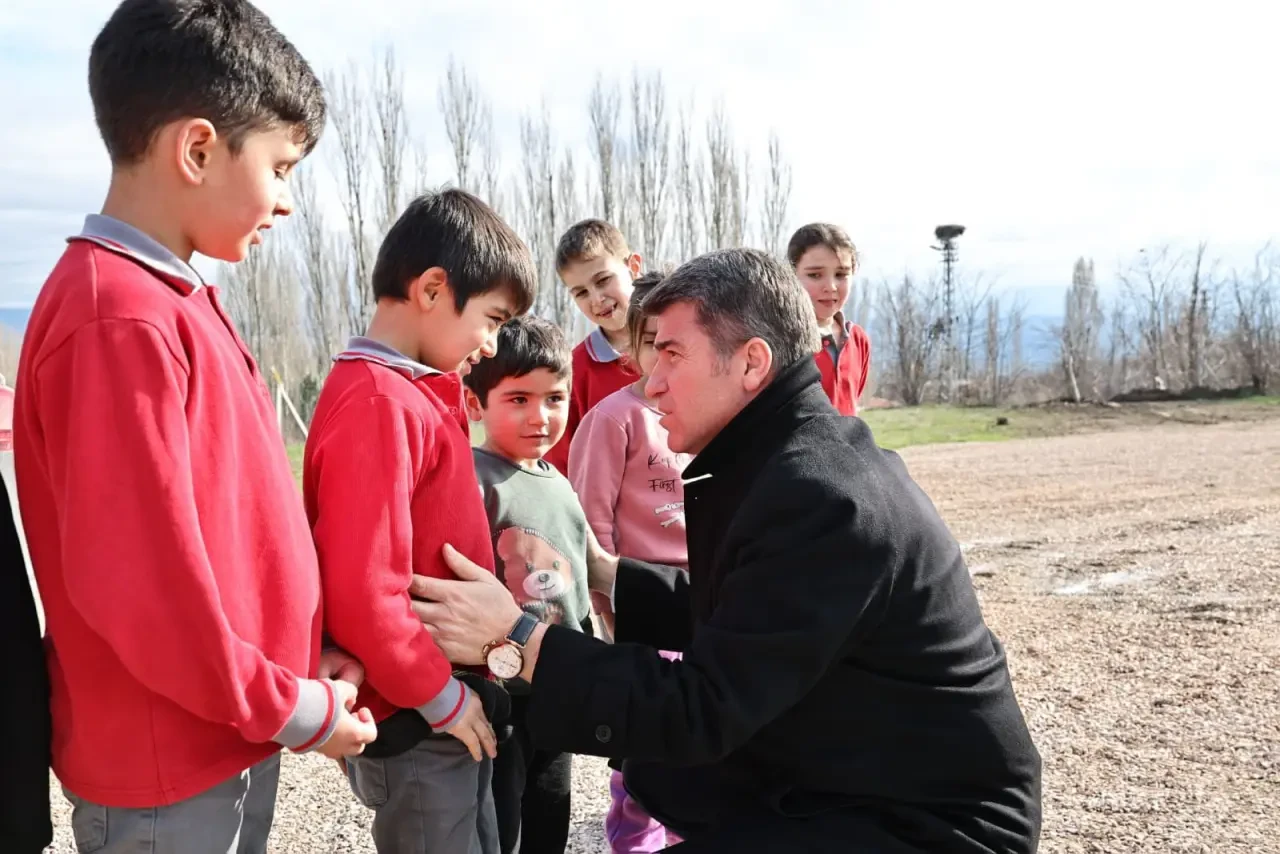 Amasya Valisi Önder Bakan Köy Okulunda 1