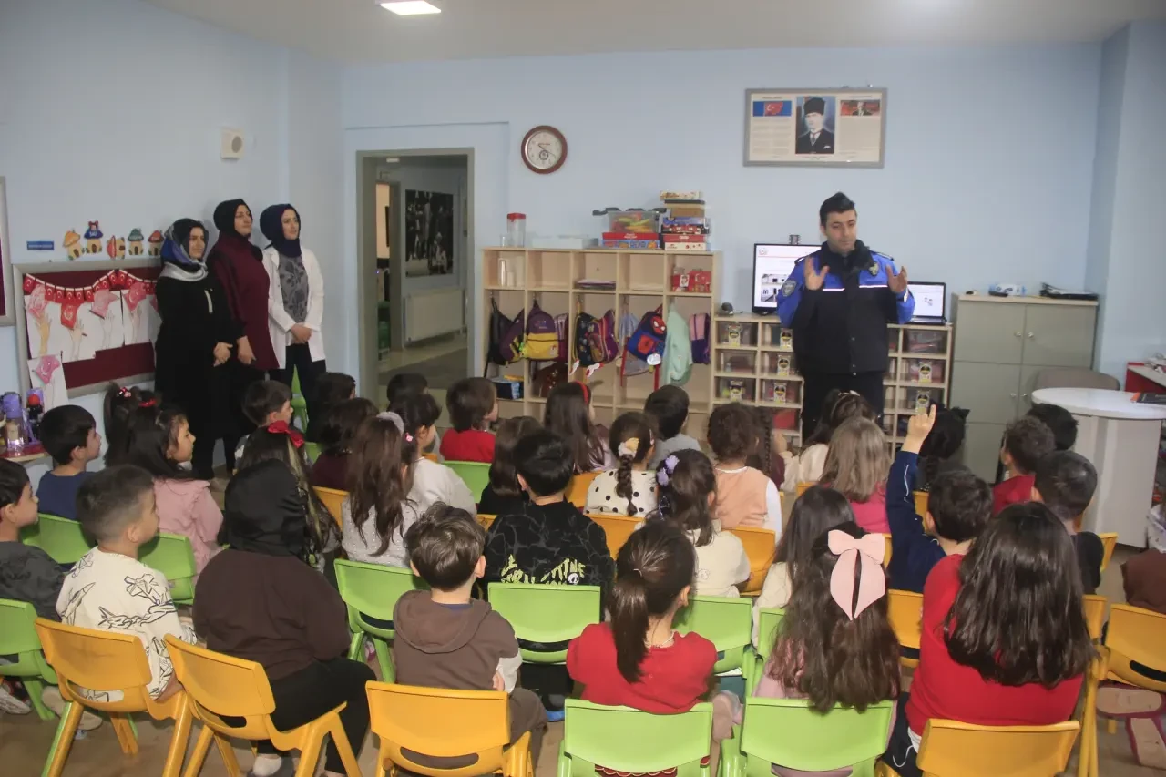 Amasya’da Minikler İçin Sahada Polis Var 1