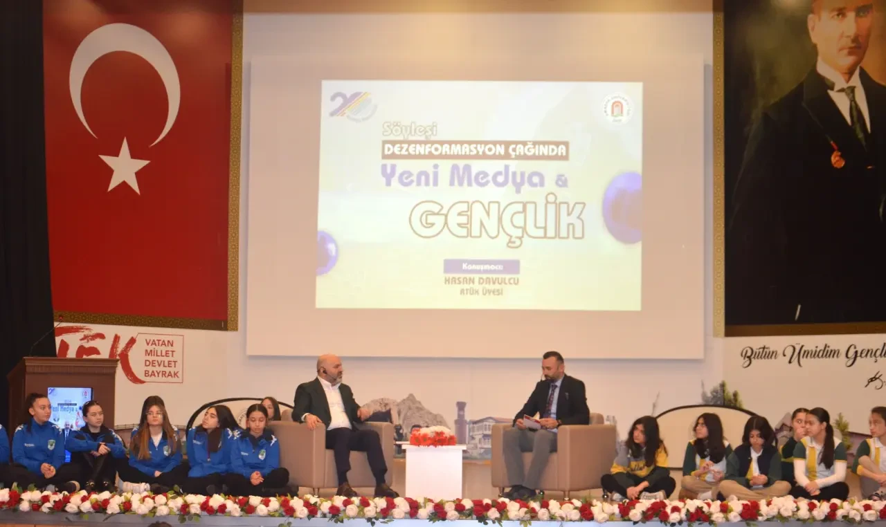 RTÜK Üyesi Hasan Davulcu Amasya Üniversitesi Öğrencileriyle 1