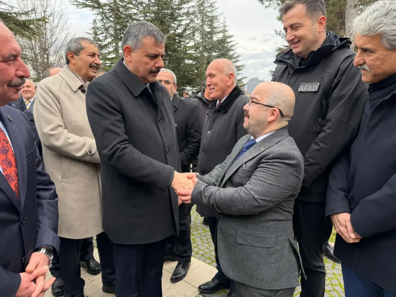 BAKAN ÇİFTÇİ’Yİ “MANEVİ  BABAM” DİYE KARŞILADI 2