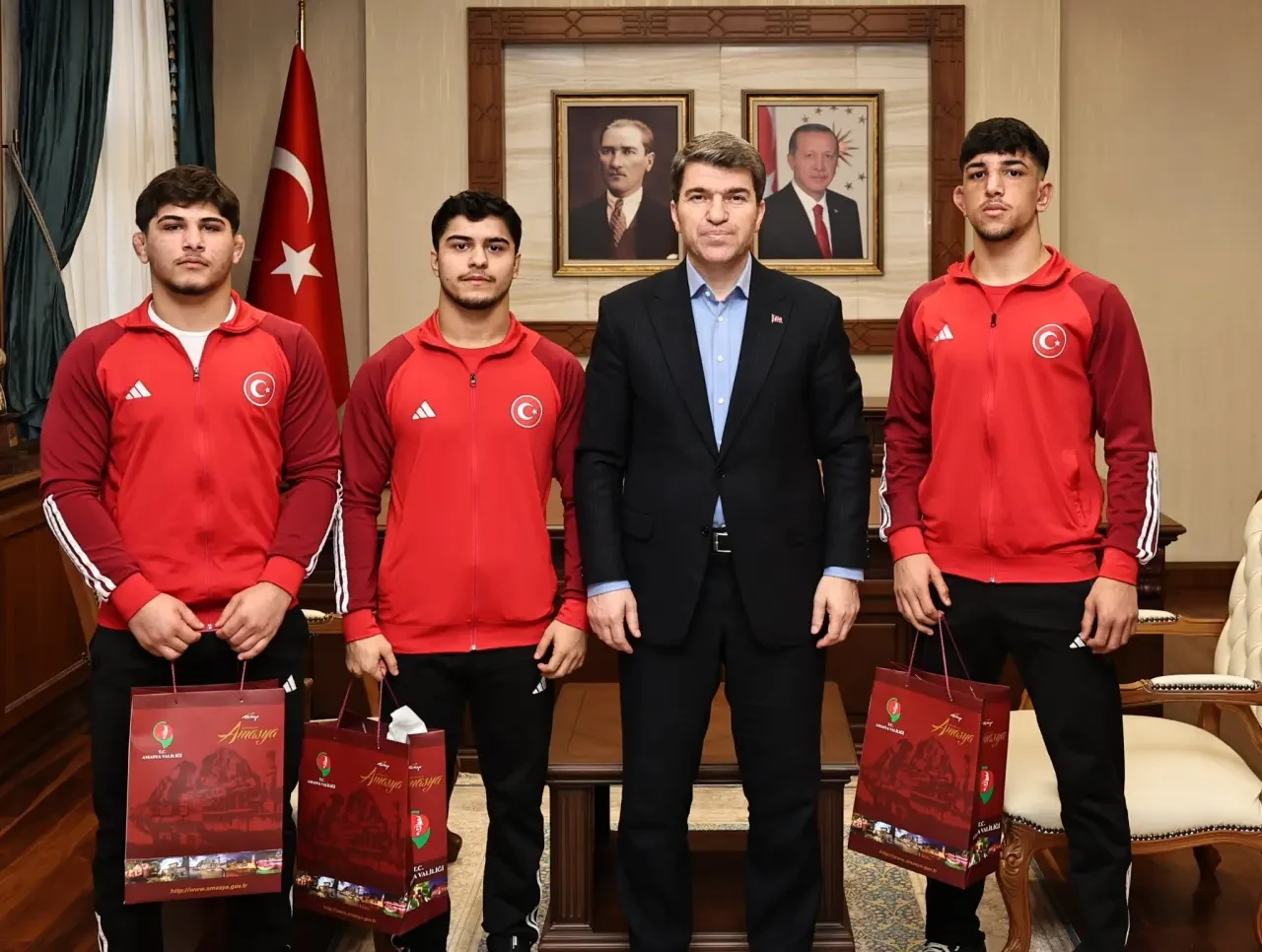 Amasya’nın Altın Güreşçileri Valilikte 3