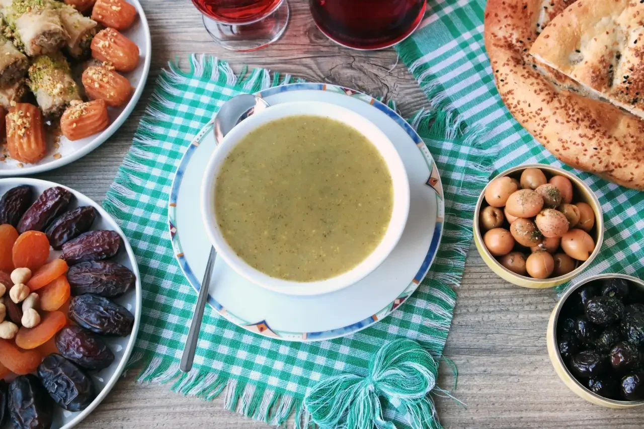 Bugüne Özel İftar Menüsü: Ramazan Sofralarına Lezzetli ve Dengeli Bir Dokunuş 1