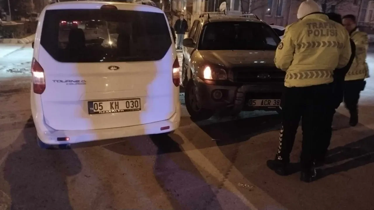 Merzifon’da Kavşak Kazası: Yaralılar Var! 3