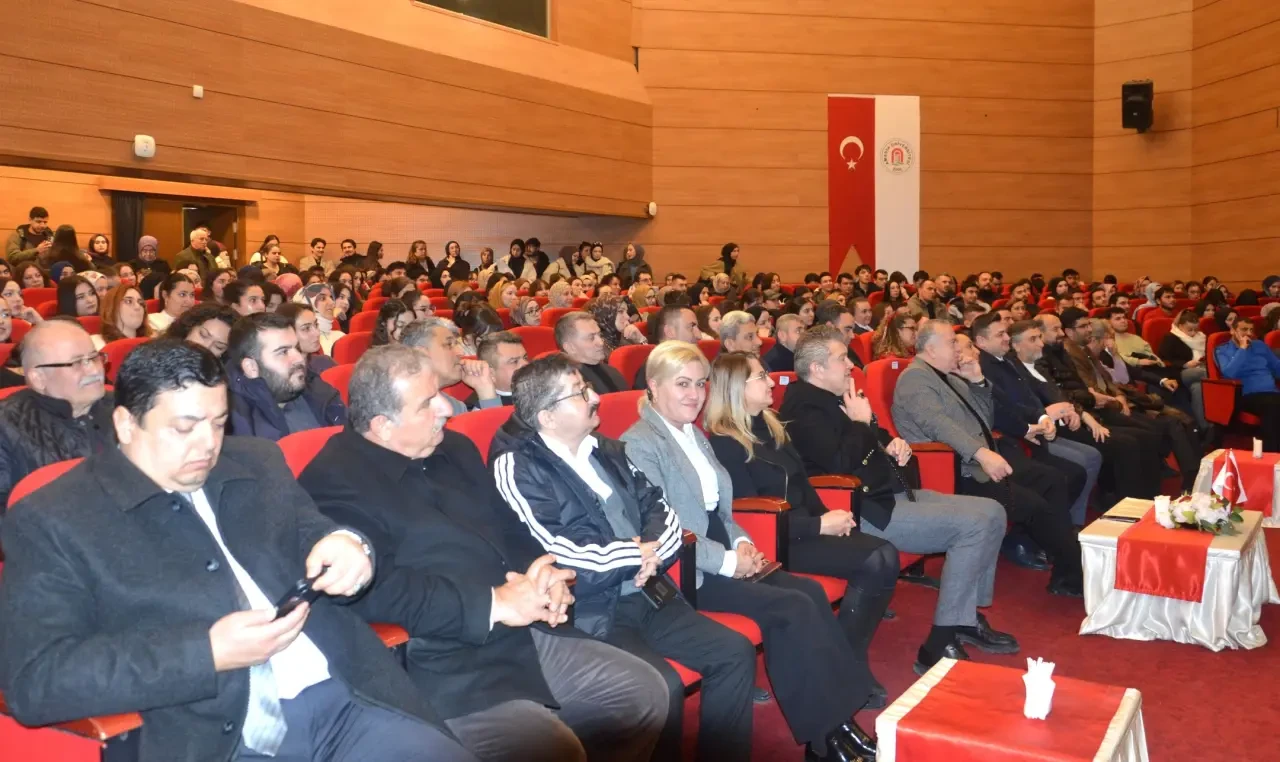 RTÜK Üyesi Hasan Davulcu Amasya Üniversitesi Öğrencileriyle 4