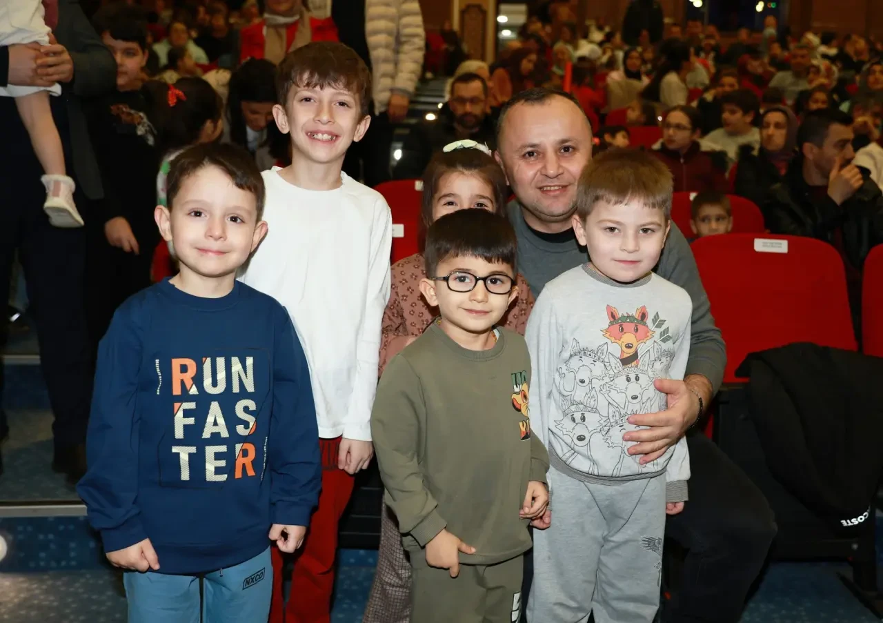 Amasya’da Hacivat ile Karagöz Çocuklarla Buluştu 1