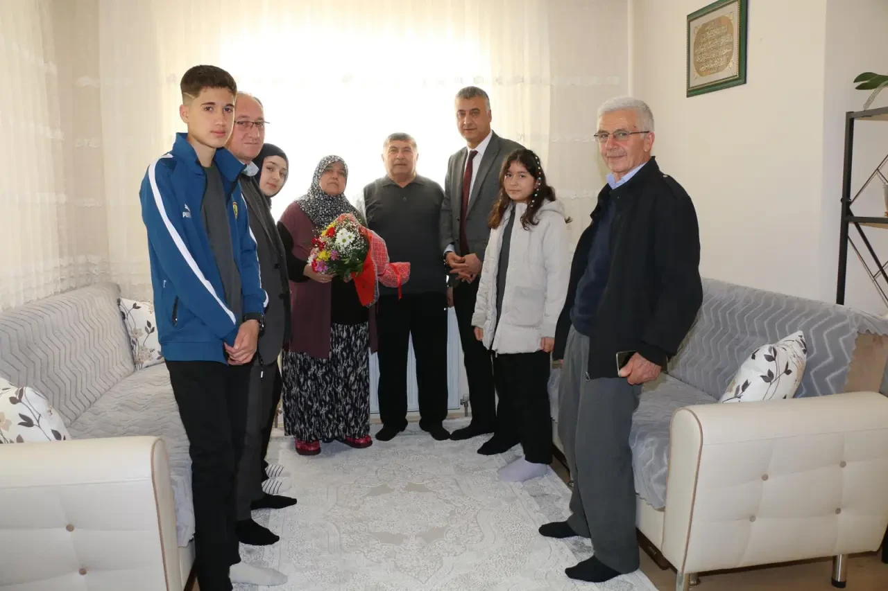 Amasyalı Öğrencilerden Şehit Ailesine Ziyaret 3