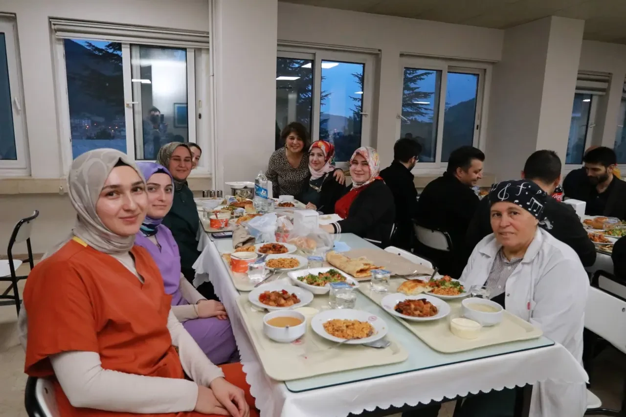 Sağlık Çalışanları İftarda Bir Araya Geldi 3