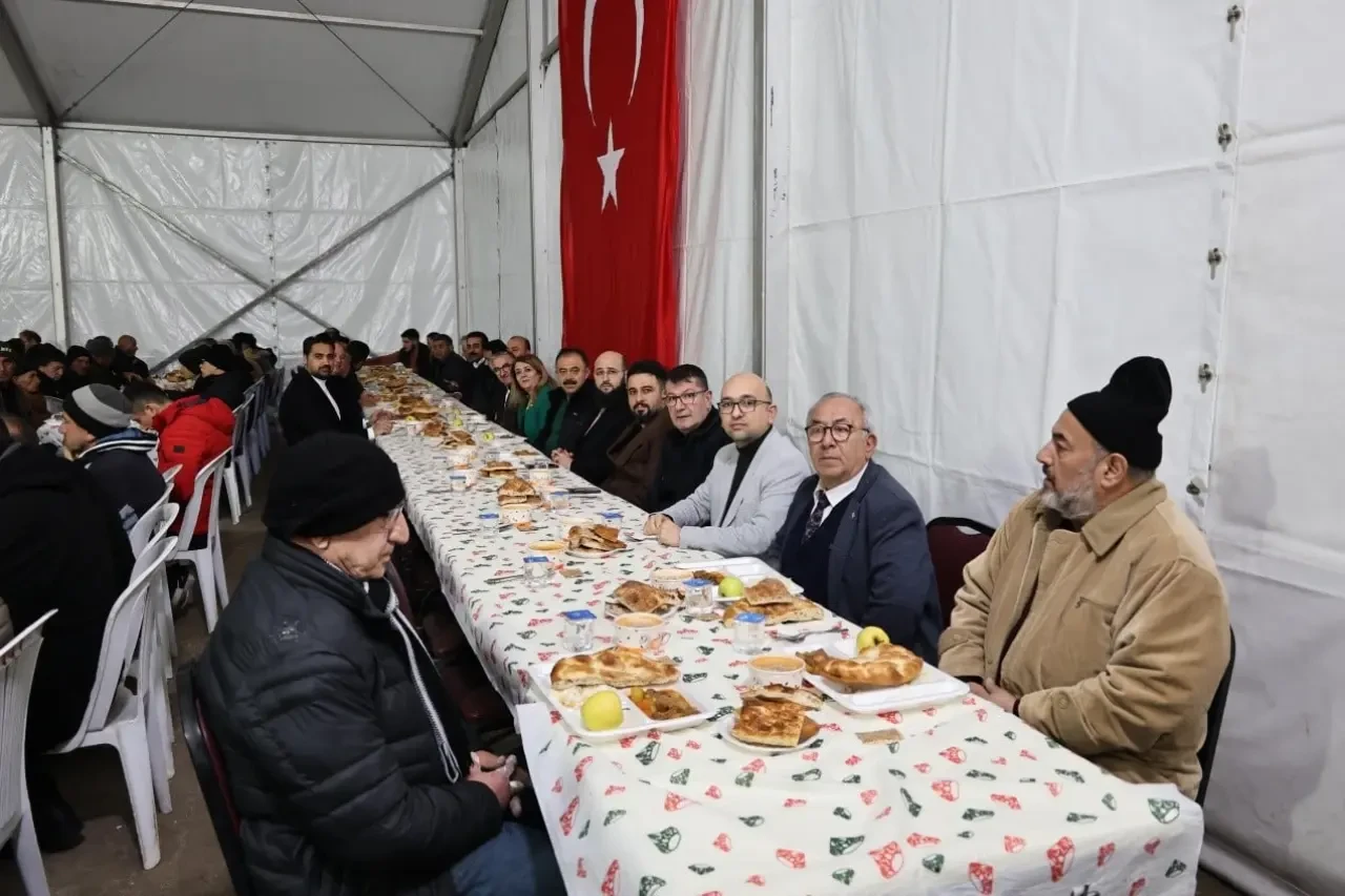 Merzifon’da Birlik Sofrası: Meclis Üyeleri İftar Çadırında Buluştu 2