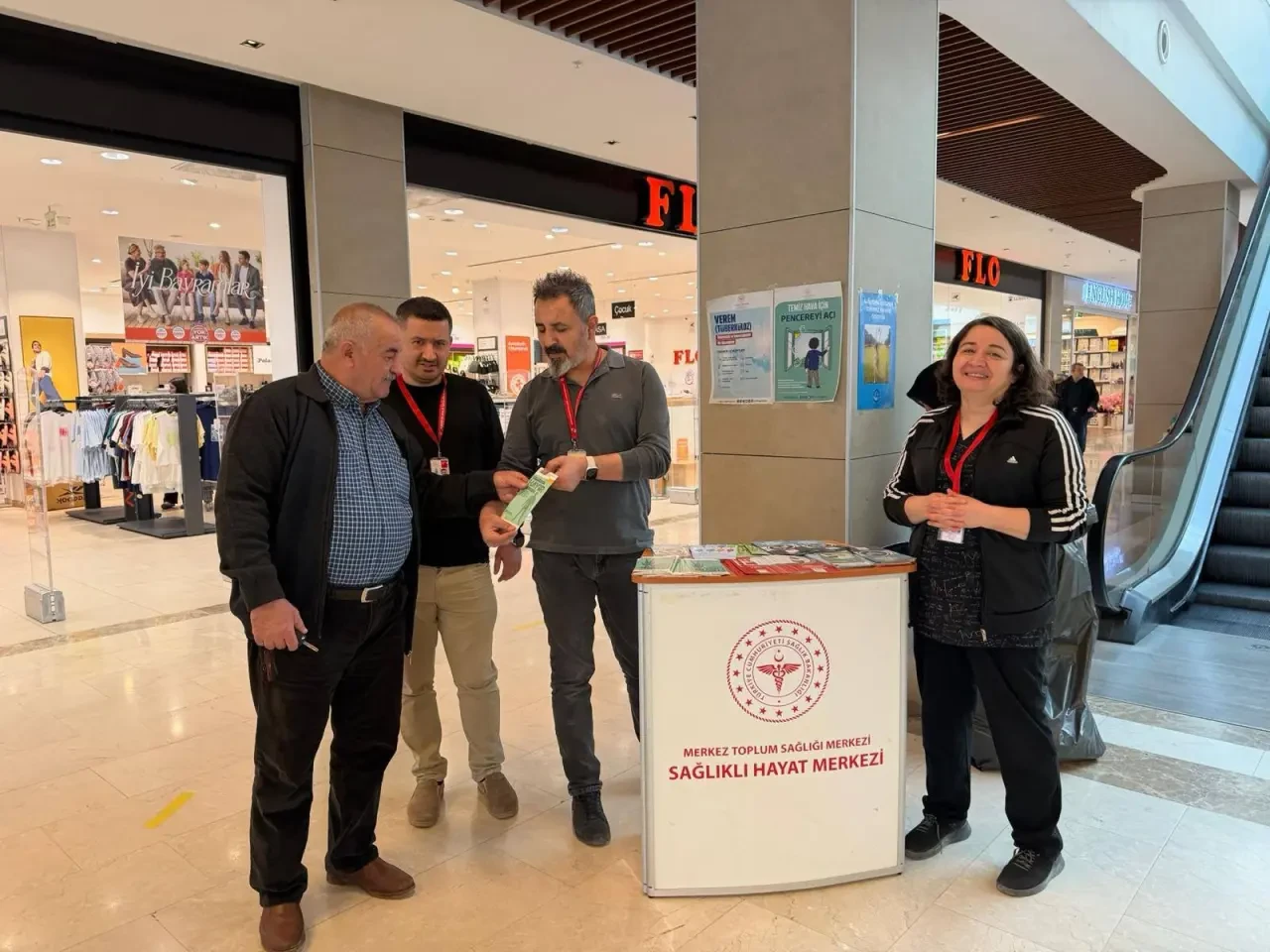 Amasya’da AVM’de Sağlık Standı Kuruldu 3