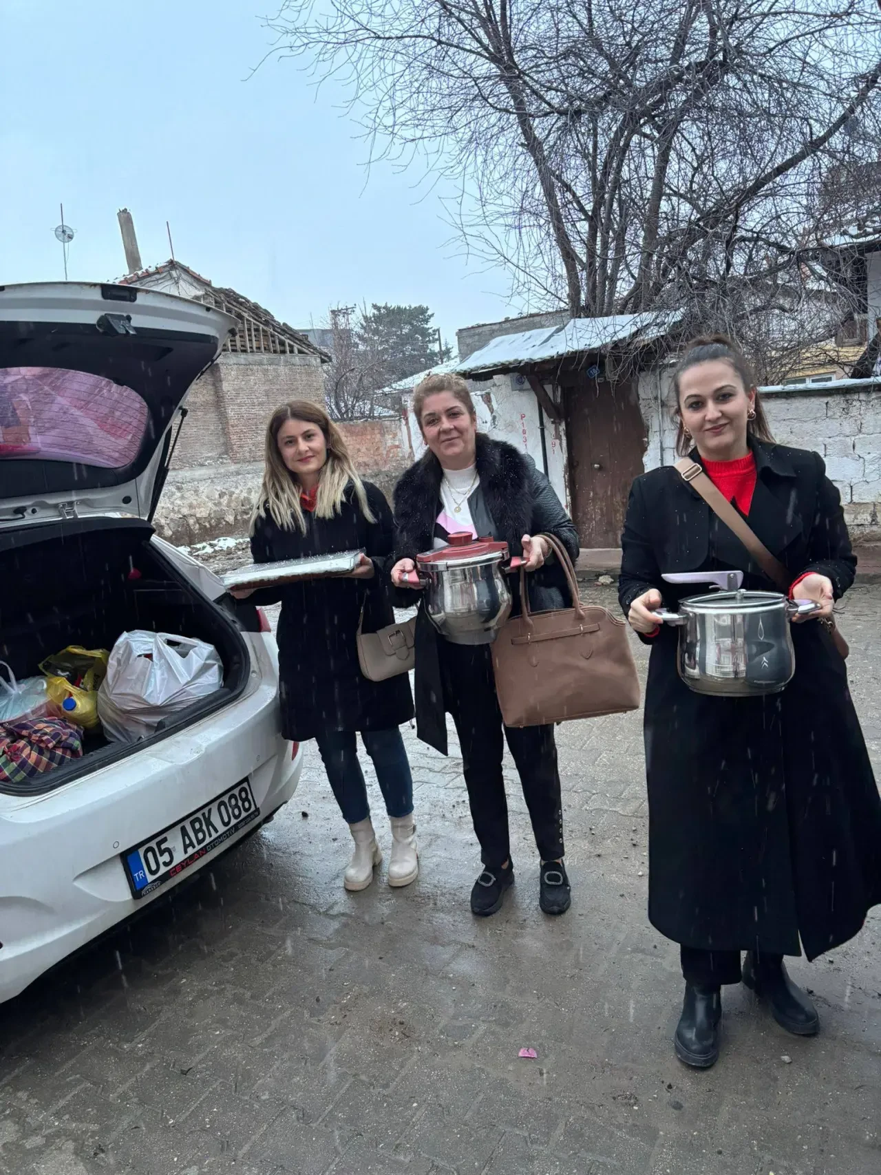 Ak Kadınlar Sahada 1